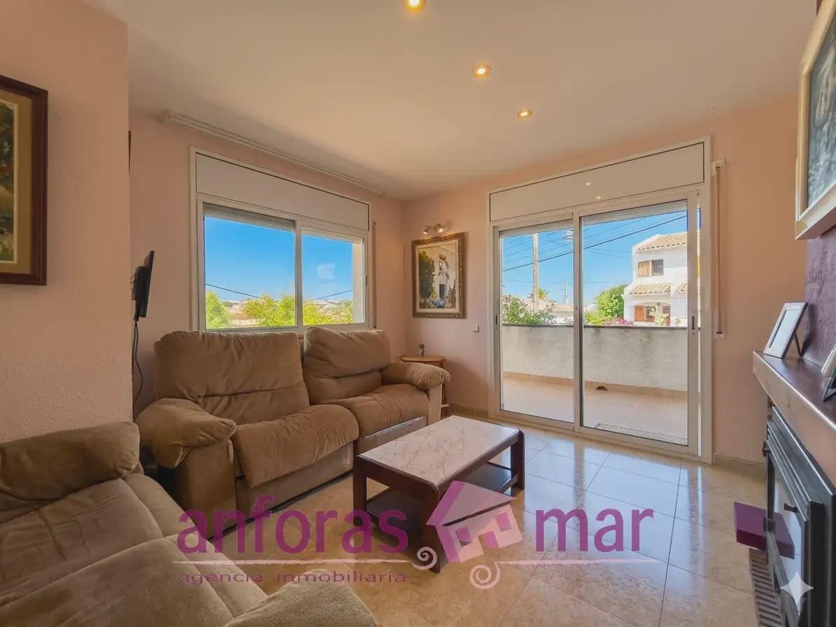6 bedroom Semi-detached Villa for rent in Creixell with garage - € 1,148 (Ref: 9889126)