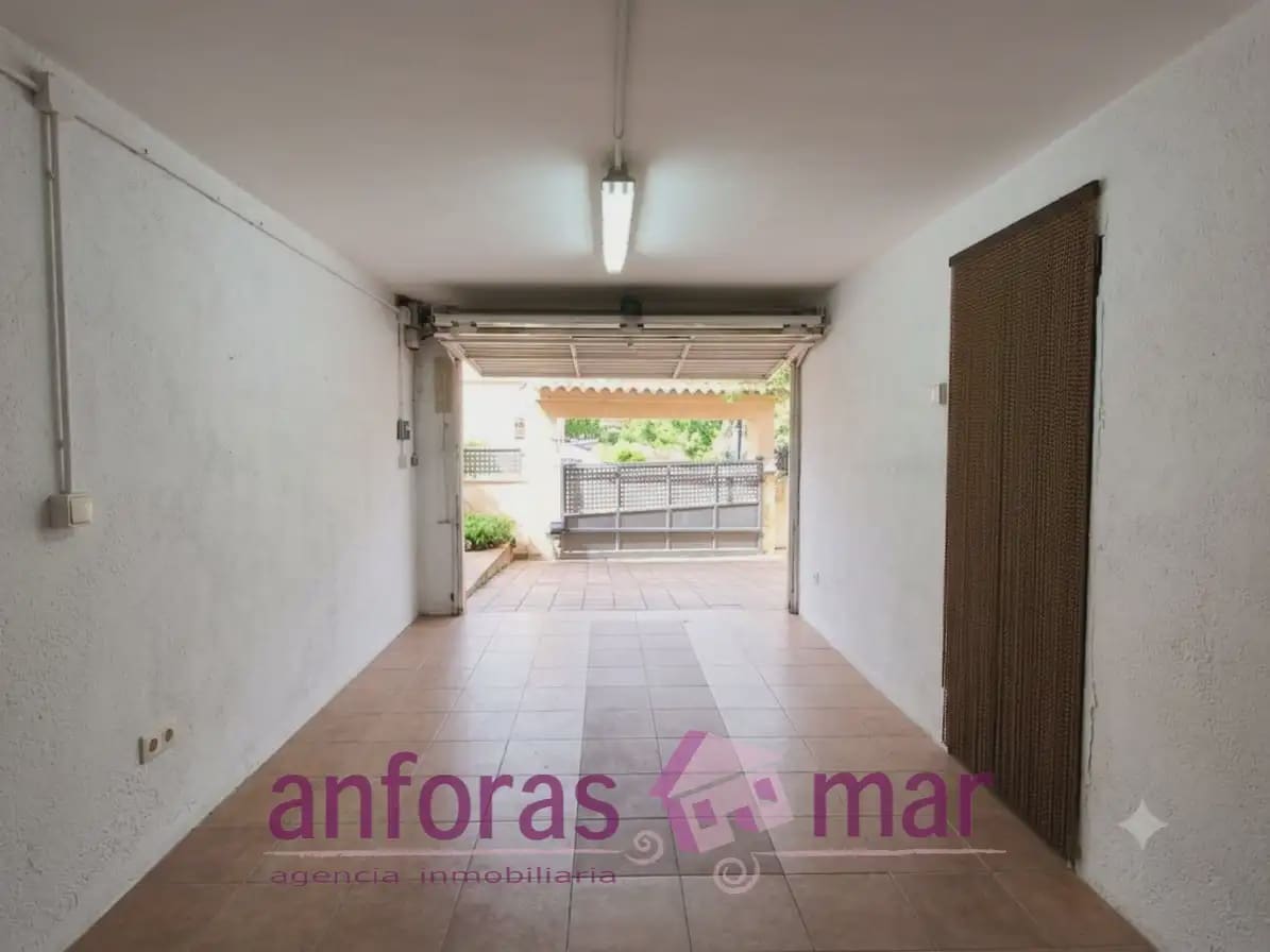 6 bedroom Semi-detached Villa for rent in Creixell with garage - € 1,148 (Ref: 9889126)