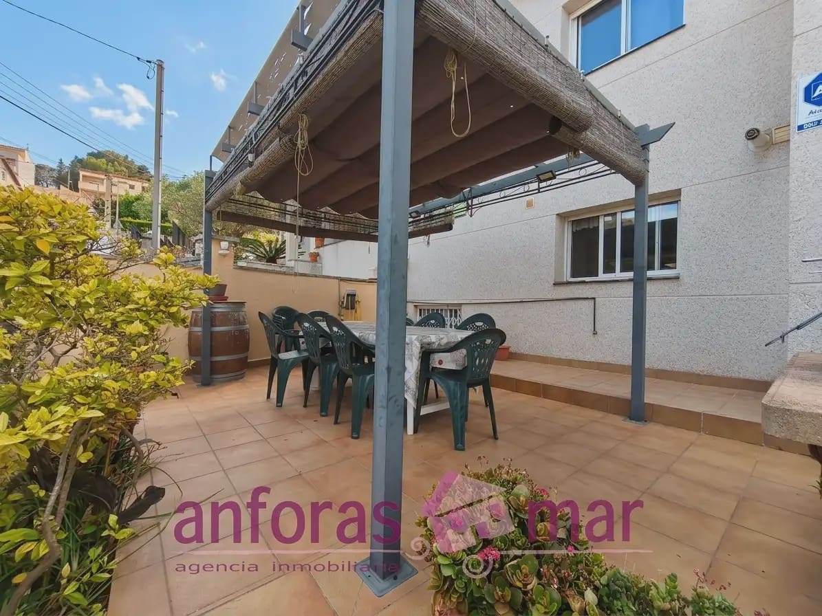 6 bedroom Semi-detached Villa for rent in Creixell with garage - € 1,148 (Ref: 9889126)