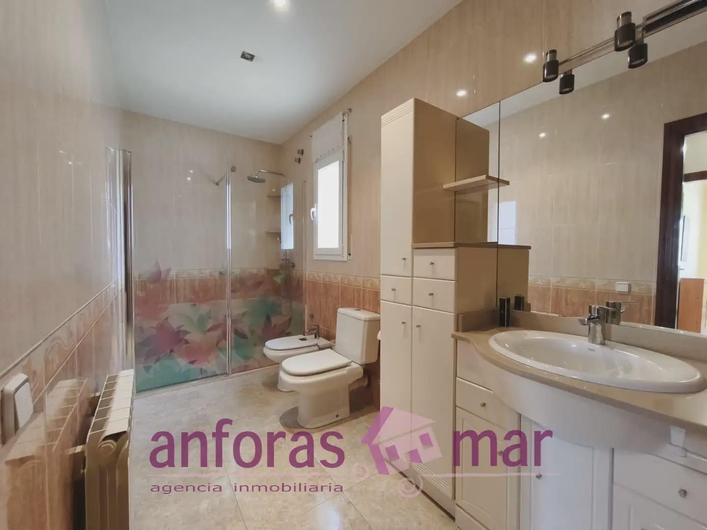 6 bedroom Semi-detached Villa for rent in Creixell with garage - € 1,148 (Ref: 9889126)