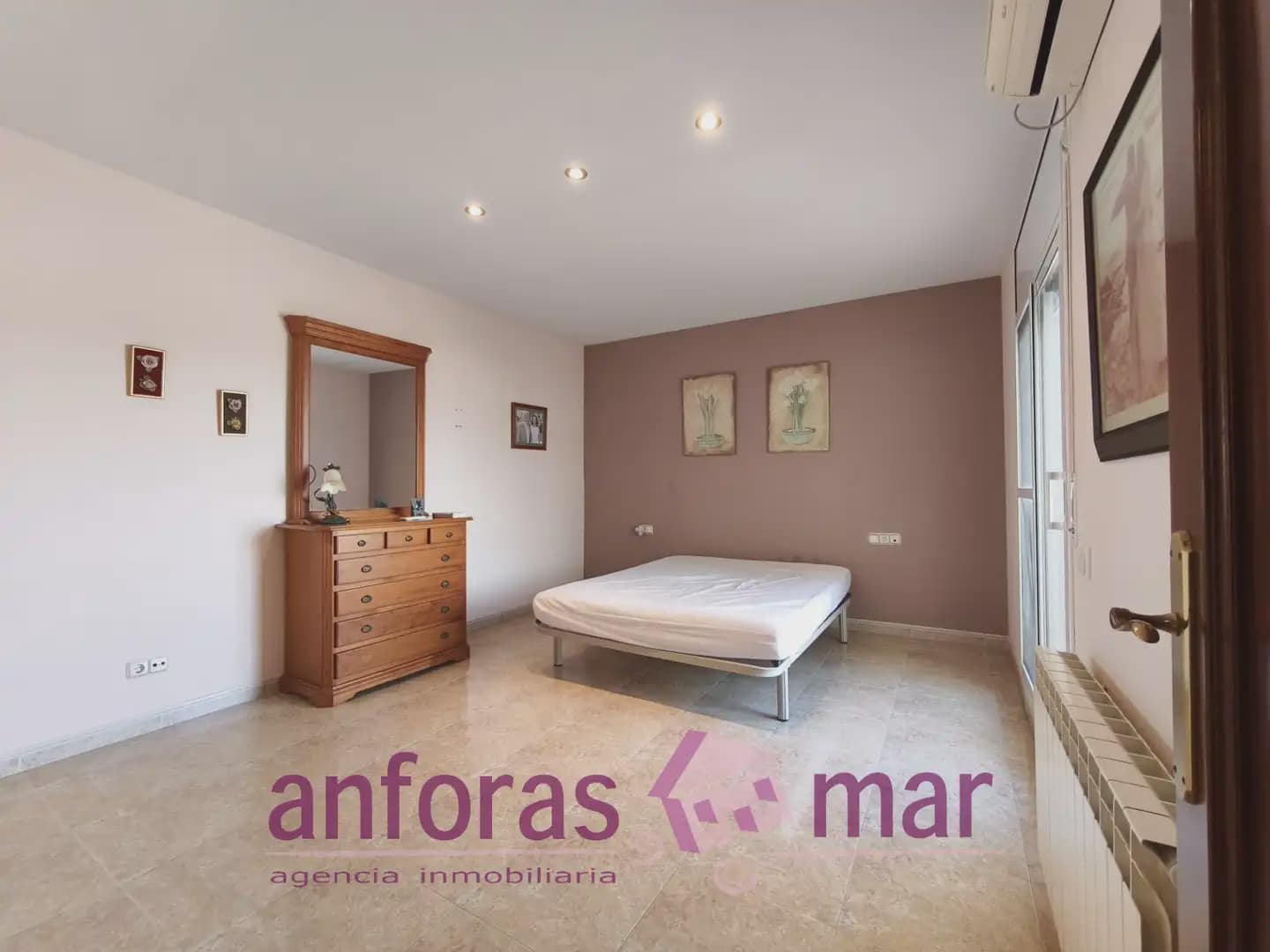 6 bedroom Semi-detached Villa for rent in Creixell with garage - € 1,148 (Ref: 9889126)