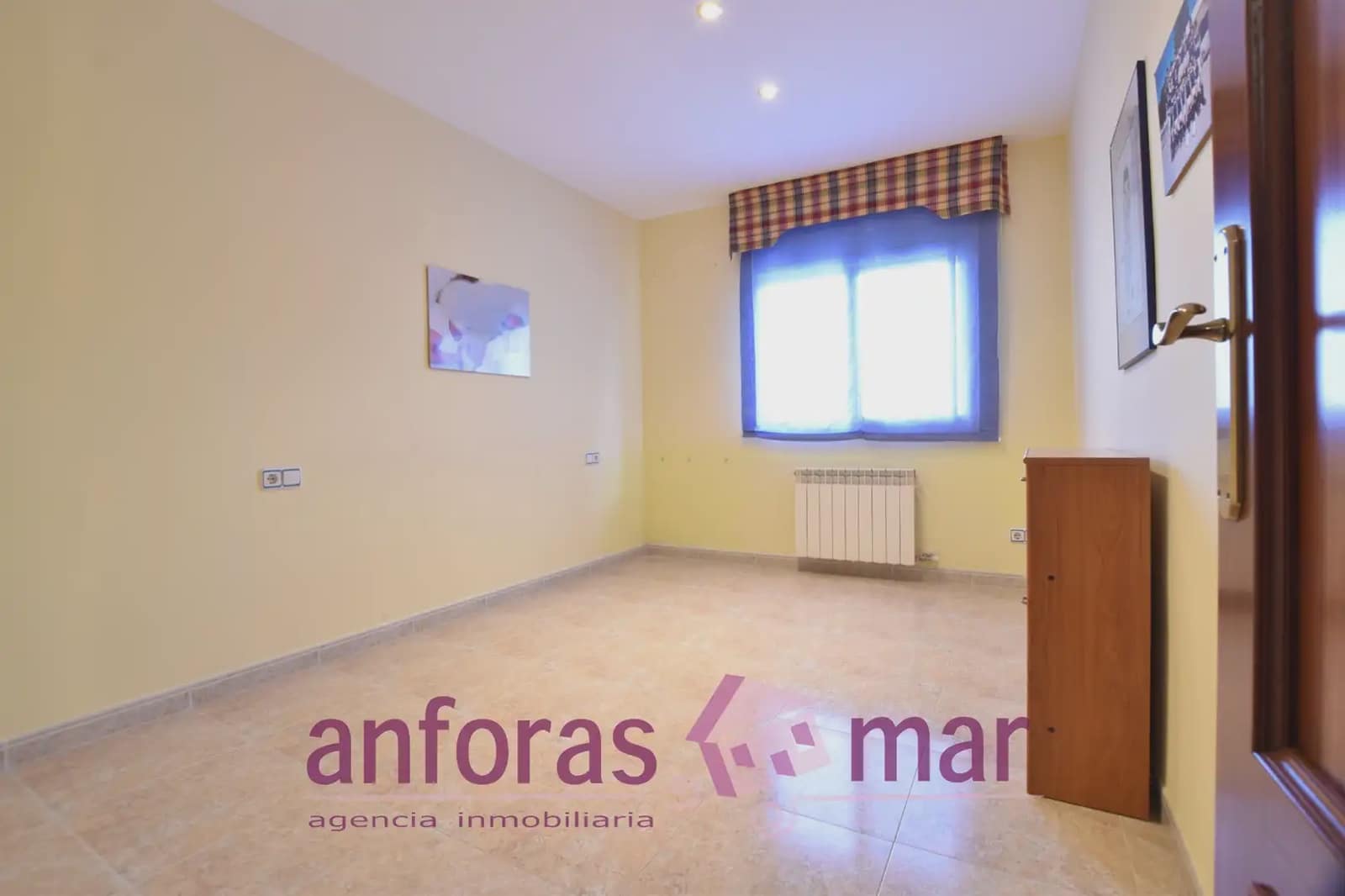 6 bedroom Semi-detached Villa for rent in Creixell with garage - € 1,148 (Ref: 9889126)
