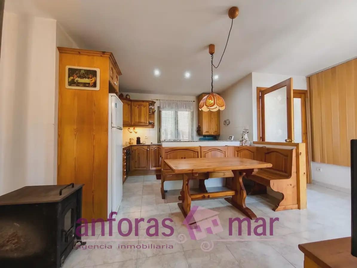 4 bedroom Villa for sale in Torredembarra with pool garage - € 395,000 (Ref: 9957942)