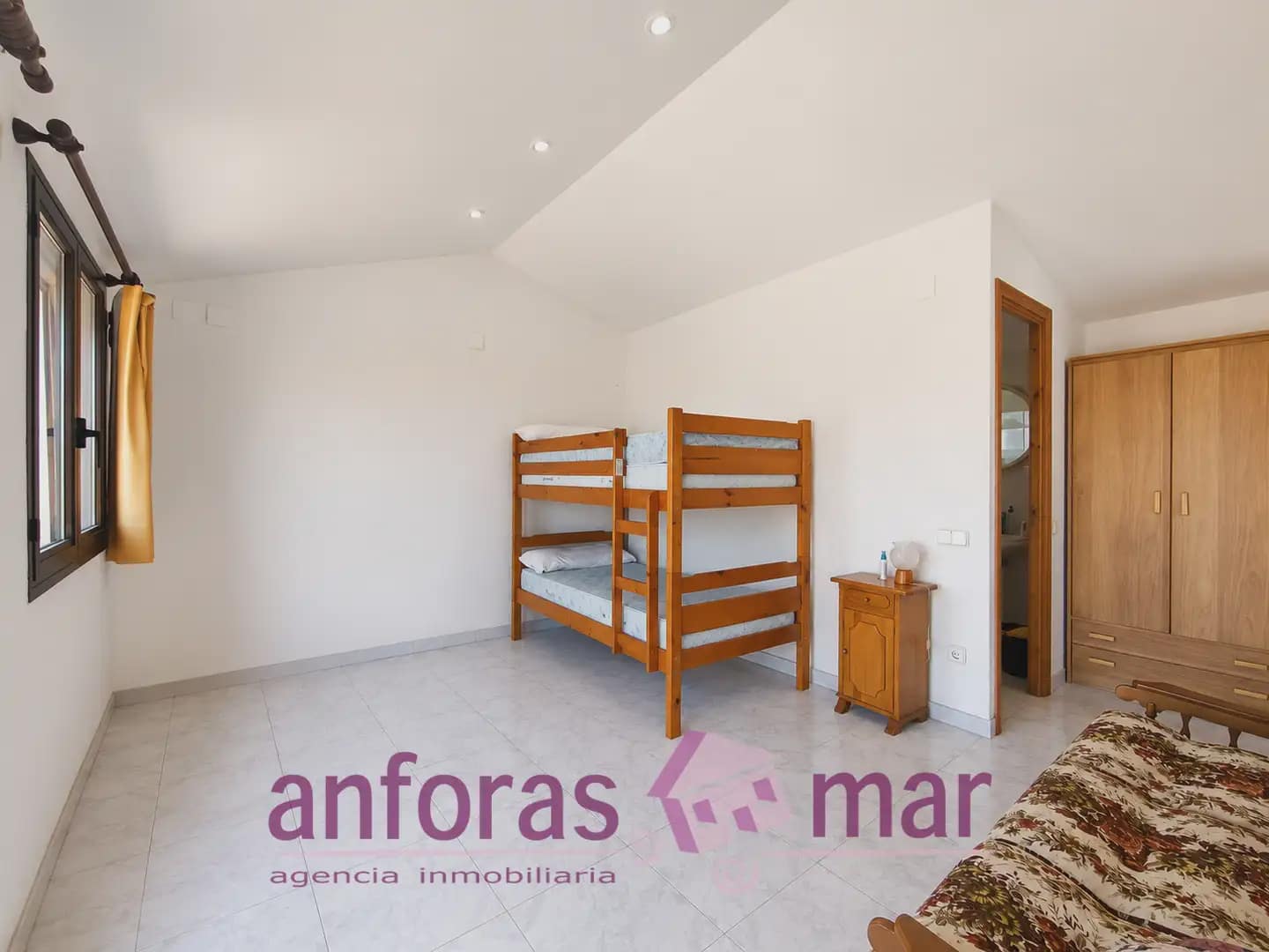 4 bedroom Villa for sale in Torredembarra with pool garage - € 395,000 (Ref: 9957942)