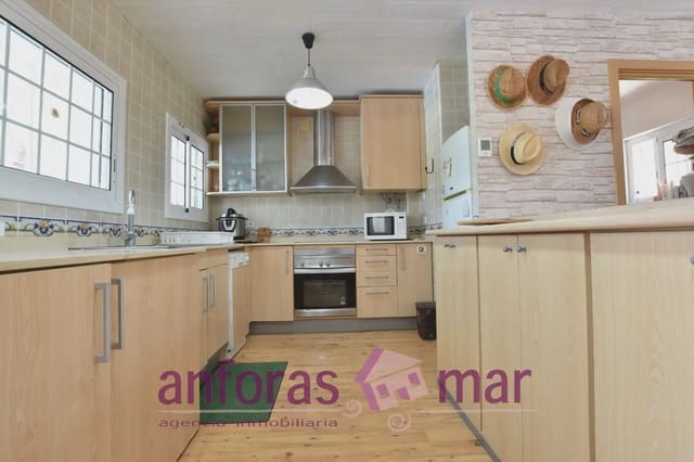 4 soveværelse Villa til salg i Torredembarra med swimmingpool garage - € 395.000 (Ref: 9957942)