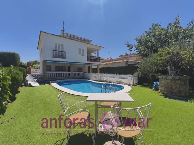 4 soveværelse Villa til salg i Torredembarra med swimmingpool garage - € 395.000 (Ref: 9957942)