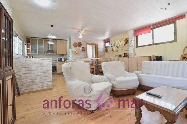 4 soveværelse Villa til salg i Torredembarra med swimmingpool garage - € 395.000 (Ref: 9957942)