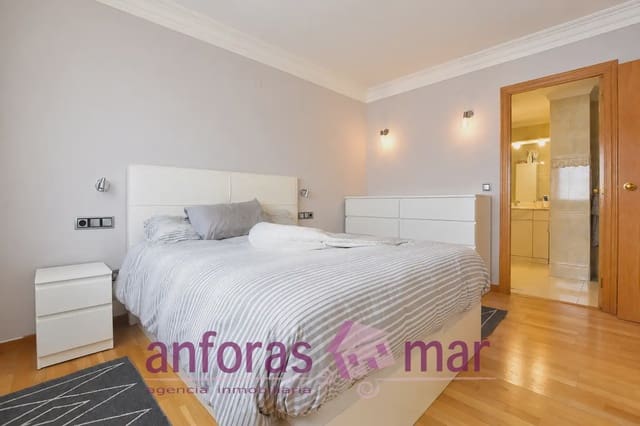 Piso de 4 habitaciones en Tarragona ciudad en venta - 285.000 € (Ref: 9997576)