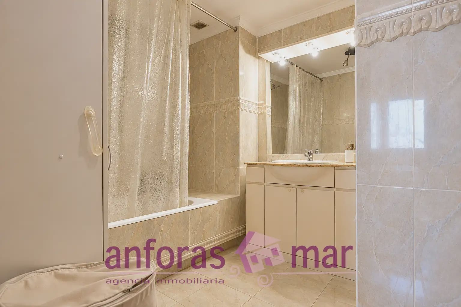Piso de 4 habitaciones en Tarragona ciudad en venta - 285.000 € (Ref: 9997576)