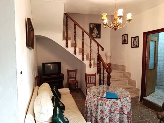 6 bedroom Townhouse for sale in Luque with garage - € 79,000 (Ref: 10017513)
