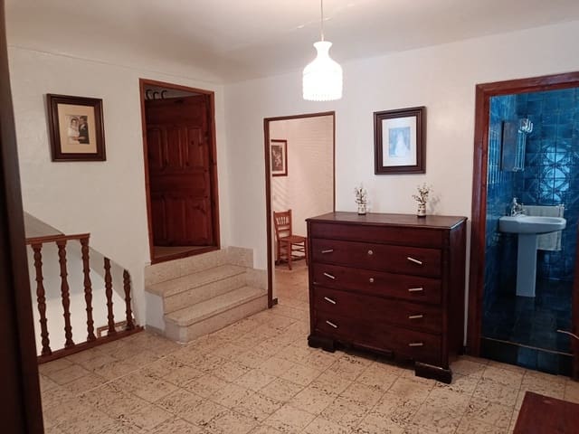 6 bedroom Townhouse for sale in Luque with garage - € 79,000 (Ref: 10017513)