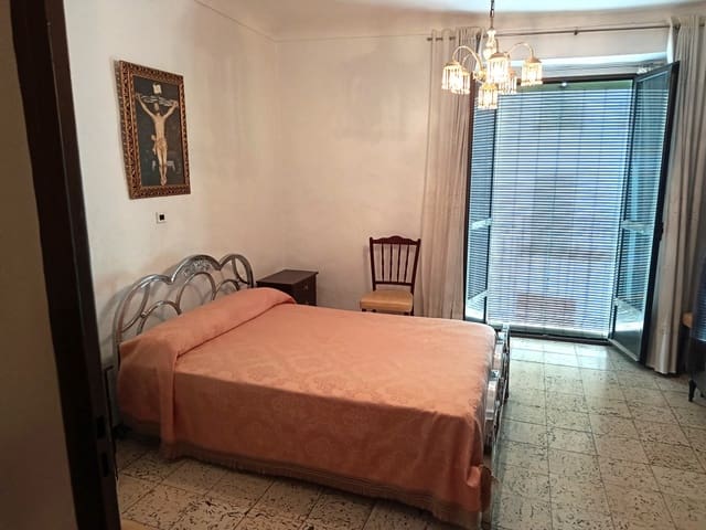 6 bedroom Townhouse for sale in Luque with garage - € 79,000 (Ref: 10017513)