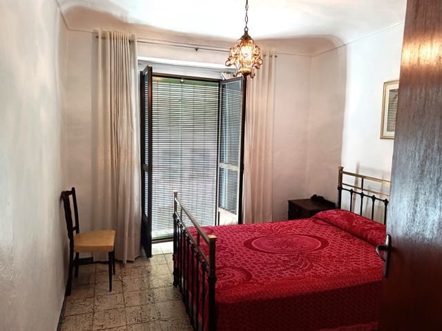 6 bedroom Townhouse for sale in Luque with garage - € 79,000 (Ref: 10017513)
