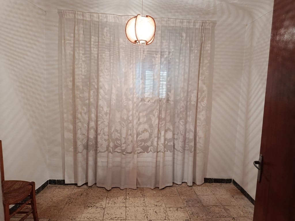 6 bedroom Townhouse for sale in Luque with garage - € 79,000 (Ref: 10017513)