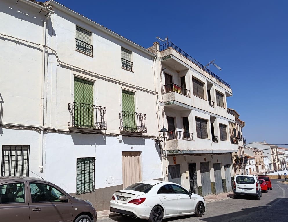 6 bedroom Townhouse for sale in Luque with garage - € 79,000 (Ref: 10017513)