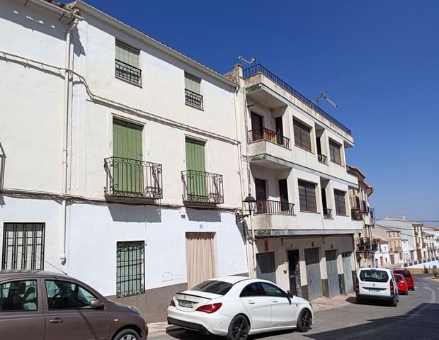 6 bedroom Townhouse for sale in Luque with garage - € 79,000 (Ref: 10017513)