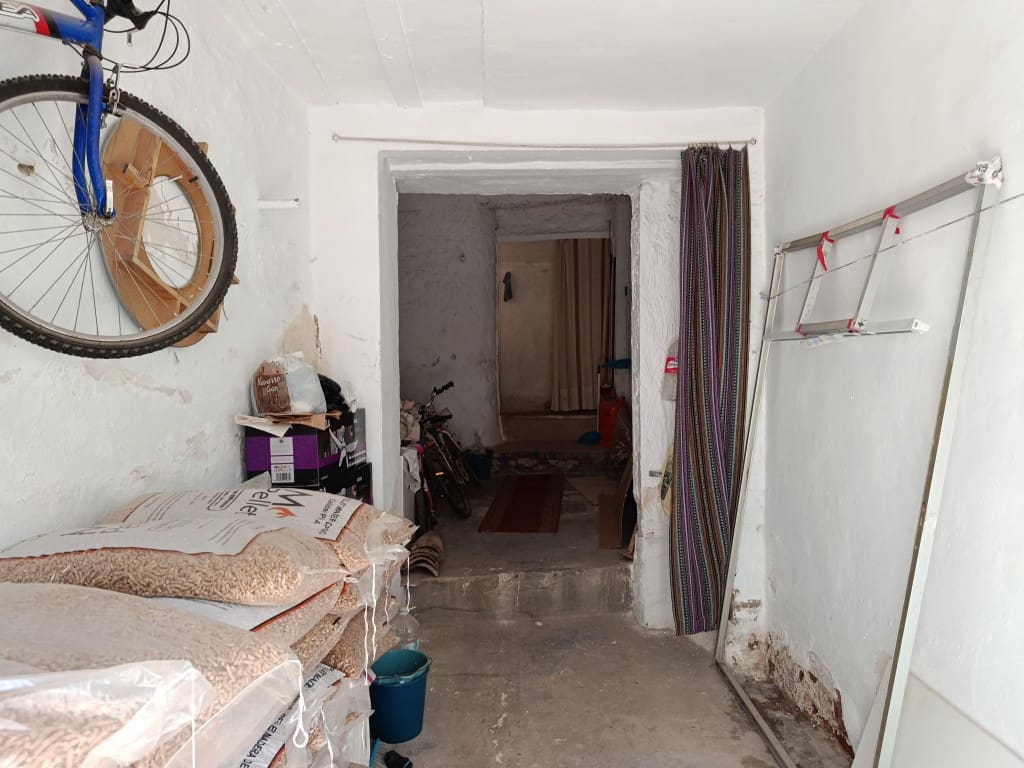 6 bedroom Townhouse for sale in Luque with garage - € 79,000 (Ref: 10017513)