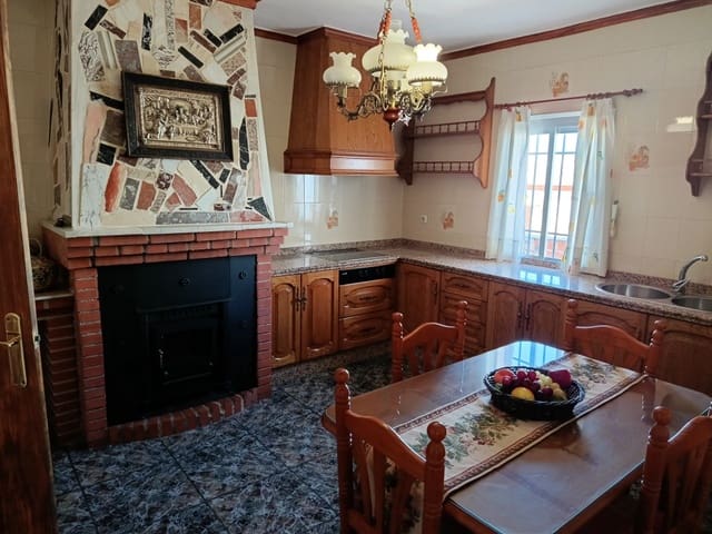 7 quarto Casa em Banda para venda em Fuente-Tójar com garagem - 169 000 € (Ref: 10019209)