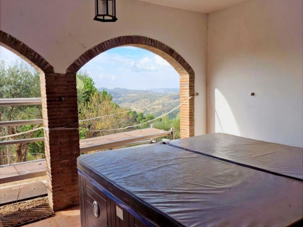 4 bedroom Finca/Country House for sale in Villaviciosa de Cordoba with pool garage - € 215,000 (Ref: 10019422)