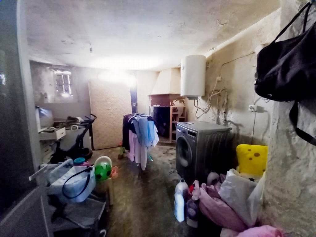 4 slaapkamer Huis te koop in Charilla - € 26.000 (Ref: 10021607)