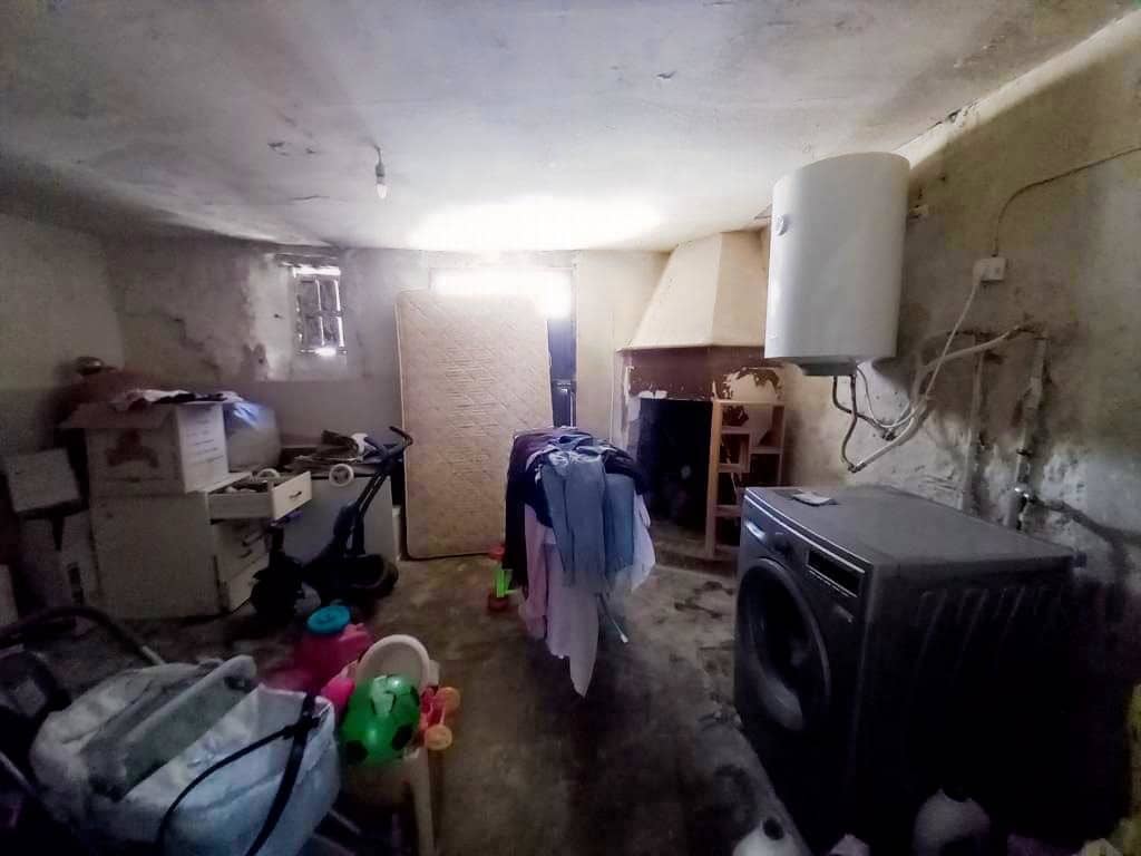 4 slaapkamer Huis te koop in Charilla - € 26.000 (Ref: 10021607)