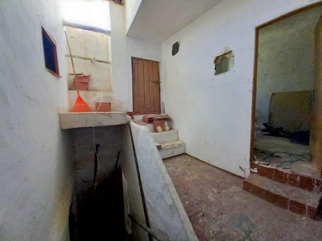 4 slaapkamer Huis te koop in Charilla - € 26.000 (Ref: 10021607)