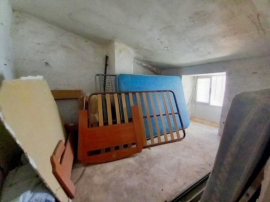 4 slaapkamer Huis te koop in Charilla - € 26.000 (Ref: 10021607)