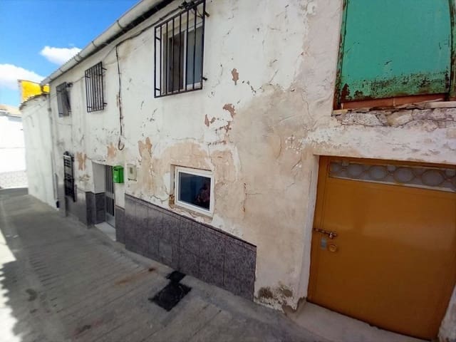4 slaapkamer Huis te koop in Charilla, Alcalá la Real - € 26.000 (Ref: 10021607)