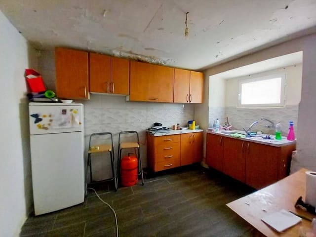 4 slaapkamer Huis te koop in Charilla, Alcalá la Real - € 26.000 (Ref: 10021607)