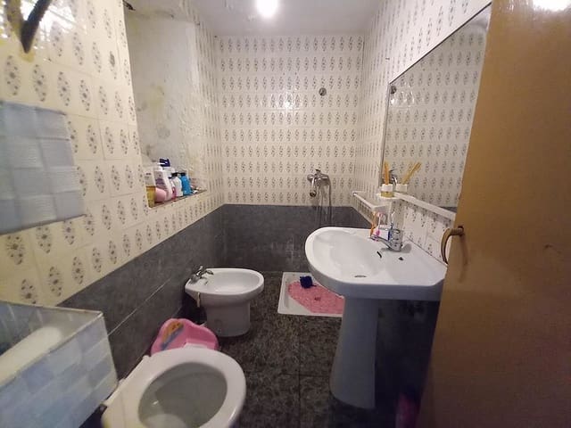 4 slaapkamer Huis te koop in Charilla, Alcalá la Real - € 26.000 (Ref: 10021607)