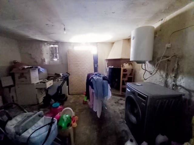 4 slaapkamer Huis te koop in Charilla, Alcalá la Real - € 26.000 (Ref: 10021607)