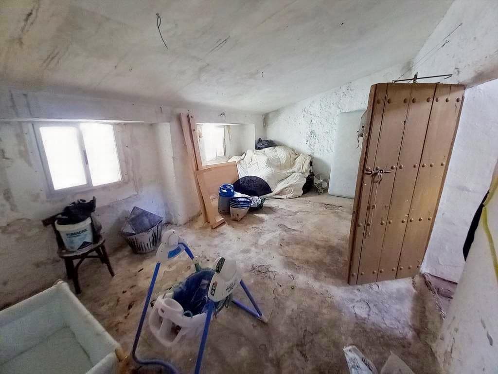 4 slaapkamer Huis te koop in Charilla - € 26.000 (Ref: 10021607)