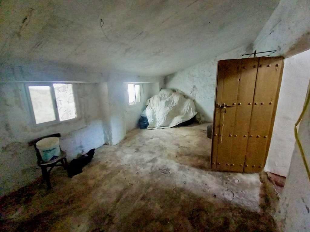 4 slaapkamer Huis te koop in Charilla - € 26.000 (Ref: 10021607)