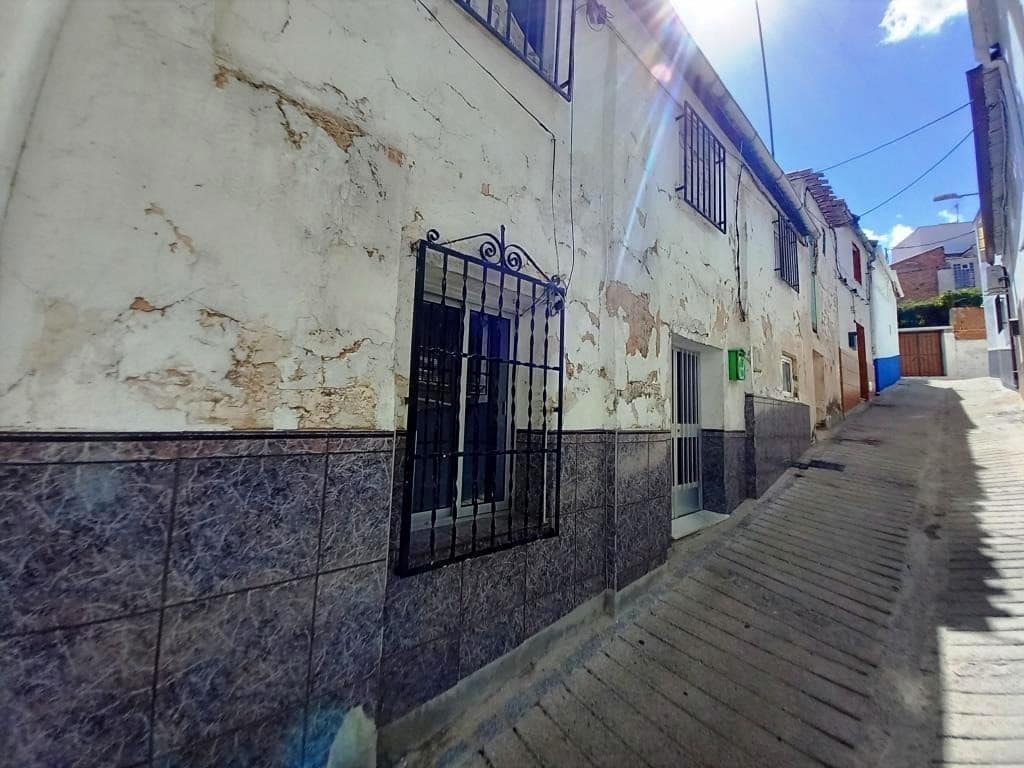 4 slaapkamer Huis te koop in Charilla - € 26.000 (Ref: 10021607)