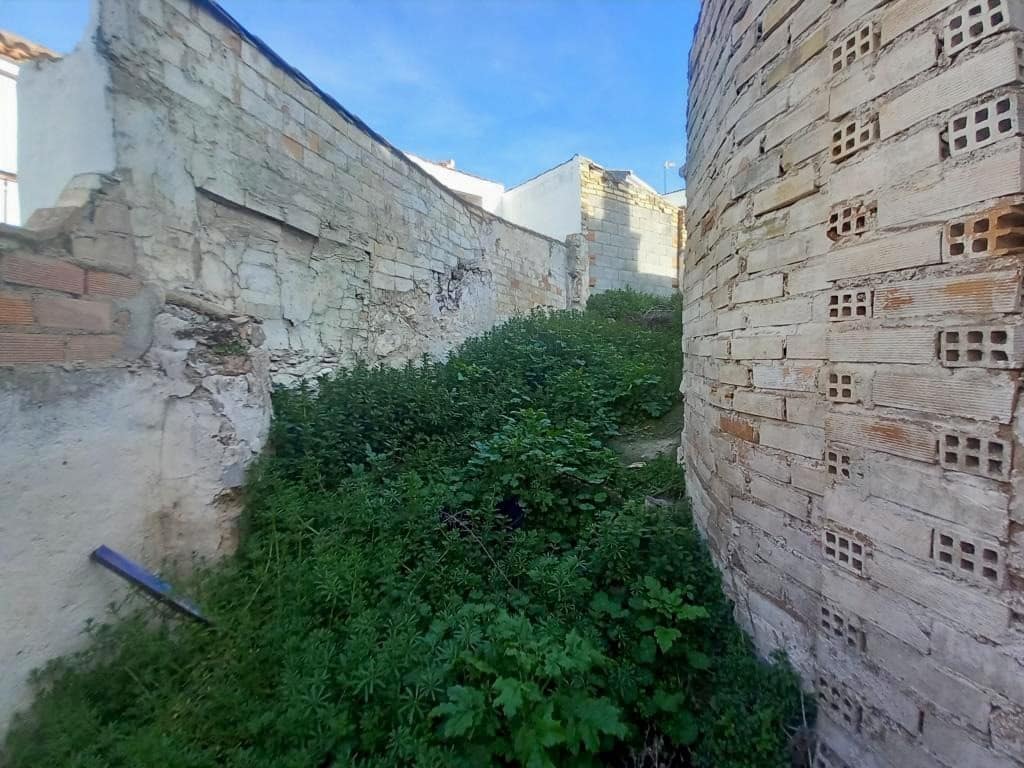 4 slaapkamer Huis te koop in Charilla - € 26.000 (Ref: 10021607)