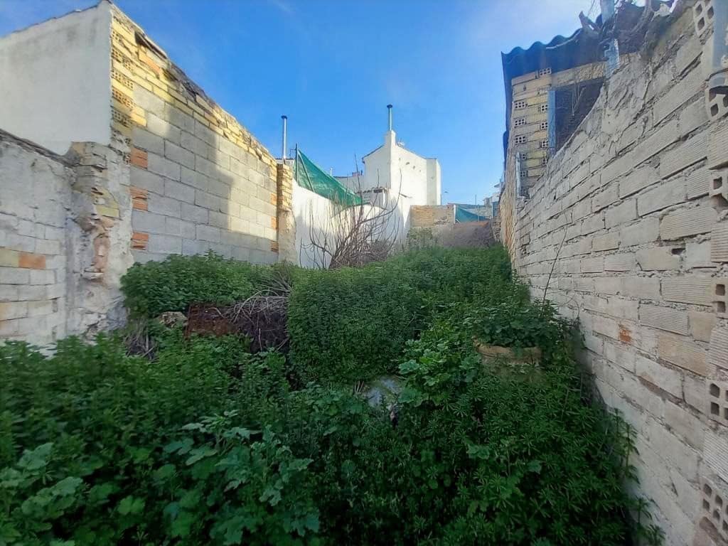 4 slaapkamer Huis te koop in Charilla - € 26.000 (Ref: 10021607)