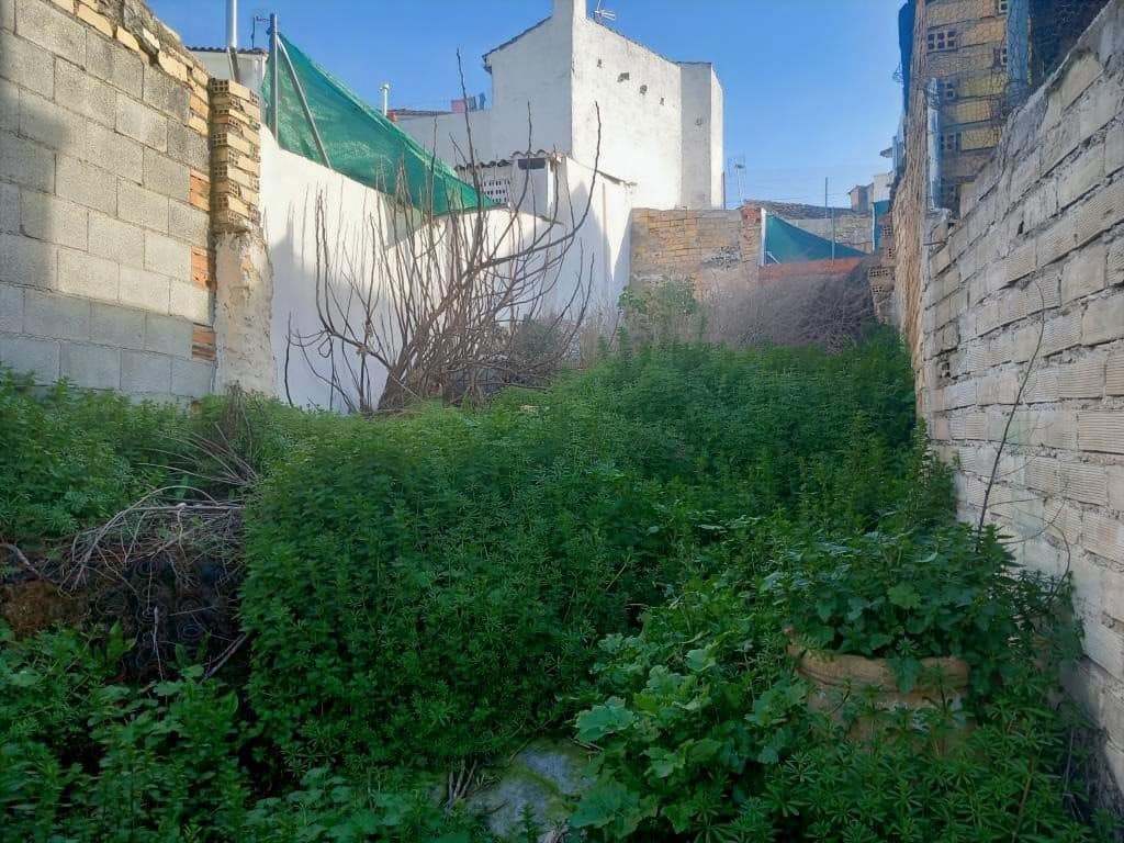 4 slaapkamer Huis te koop in Charilla - € 26.000 (Ref: 10021607)