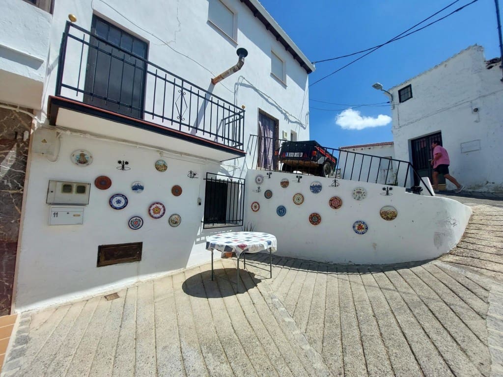 4 bedroom Townhouse for sale in Charilla - € 23,500 (Ref: 10021607)