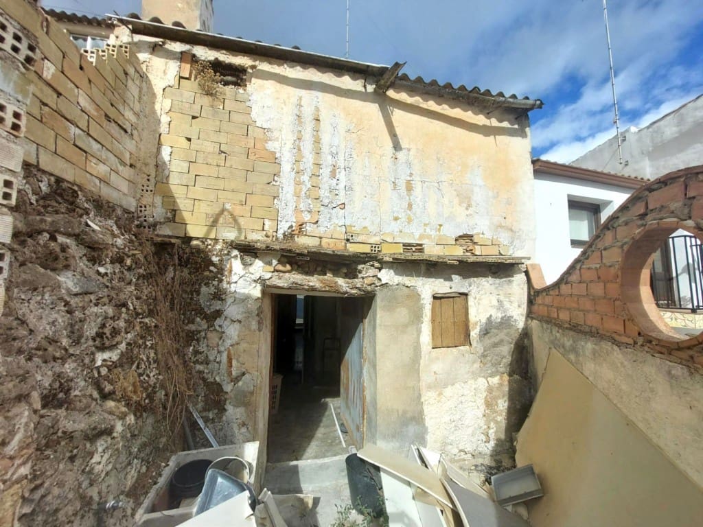 4 bedroom Townhouse for sale in Charilla - € 21,500 (Ref: 10021607)