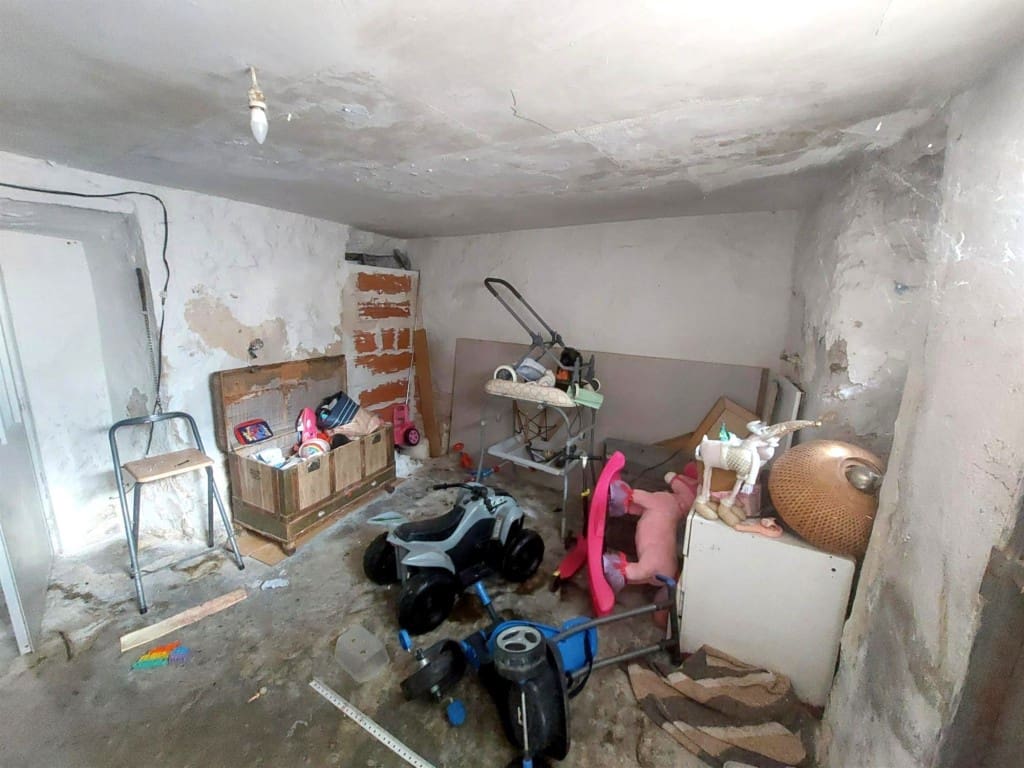 4 bedroom Townhouse for sale in Charilla - € 21,500 (Ref: 10021607)