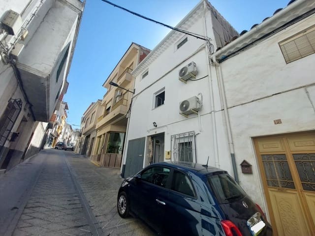 3 makuuhuone Omakotitalo myytävänä paikassa Castillo de Locubín mukana uima-altaan 
autotalli - 64 950 € (Ref: 10027611)