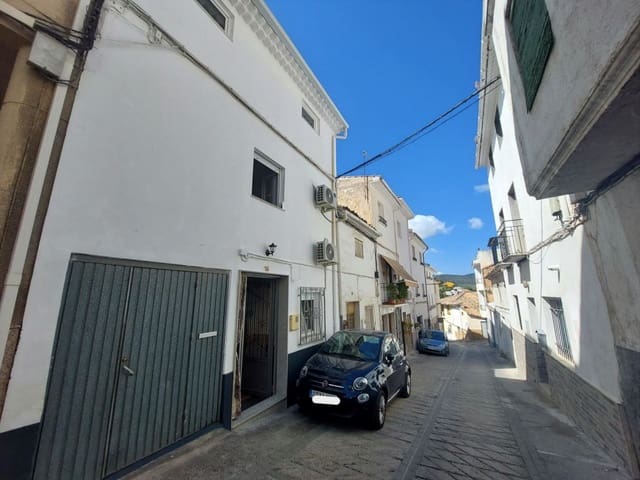 3 makuuhuone Omakotitalo myytävänä paikassa Castillo de Locubín mukana uima-altaan 
autotalli - 64 950 € (Ref: 10027611)