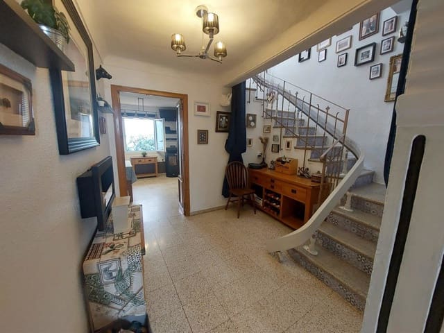 3 makuuhuone Omakotitalo myytävänä paikassa Castillo de Locubín mukana uima-altaan 
autotalli - 64 950 € (Ref: 10027611)