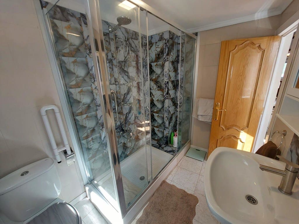 3 makuuhuone Omakotitalo myytävänä paikassa Castillo de Locubin mukana uima-altaan 
autotalli - 64 950 € (Ref: 10027611)