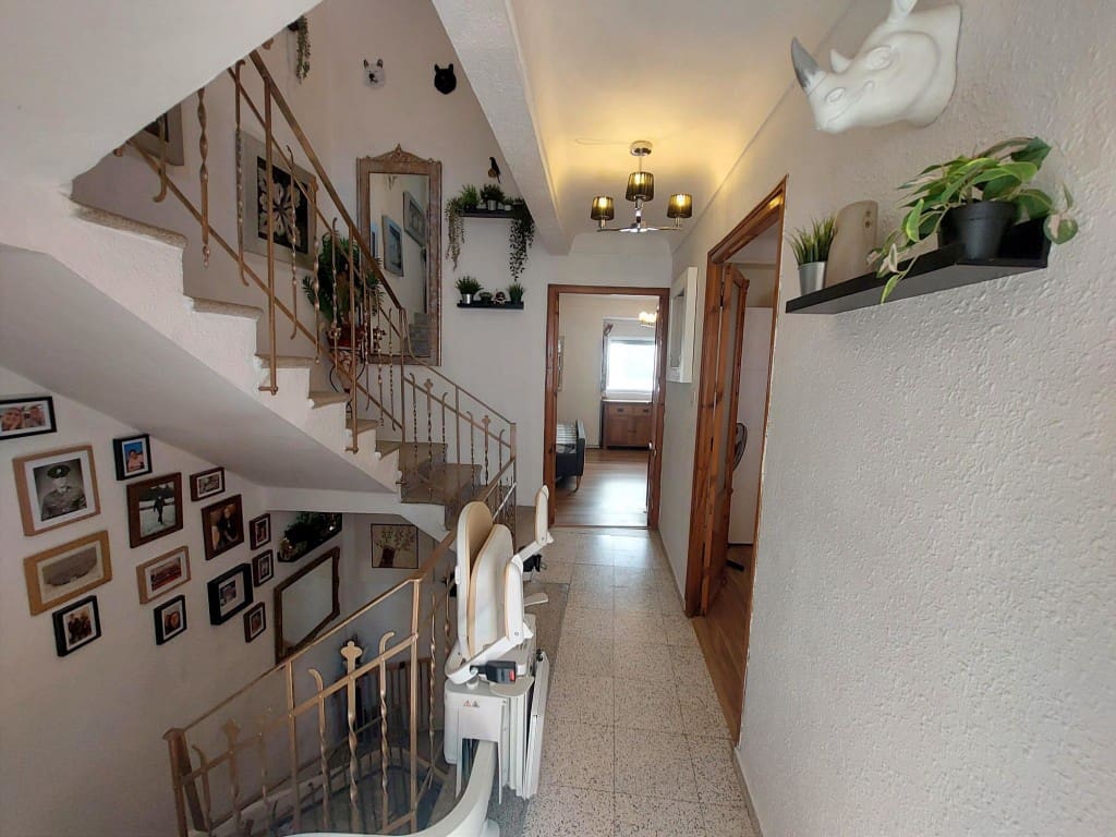 3 makuuhuone Omakotitalo myytävänä paikassa Castillo de Locubin mukana uima-altaan 
autotalli - 64 950 € (Ref: 10027611)