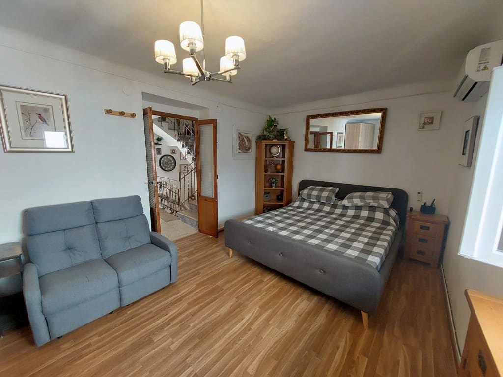 3 makuuhuone Omakotitalo myytävänä paikassa Castillo de Locubin mukana uima-altaan 
autotalli - 64 950 € (Ref: 10027611)