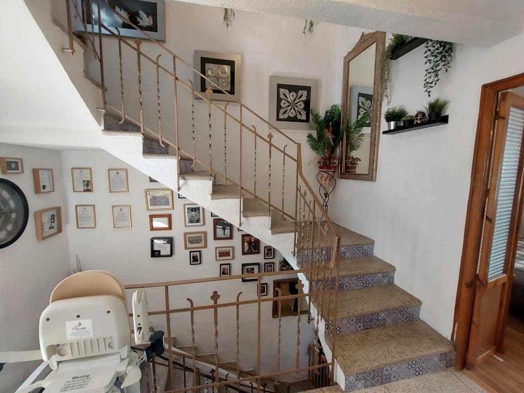 3 makuuhuone Omakotitalo myytävänä paikassa Castillo de Locubin mukana uima-altaan 
autotalli - 64 950 € (Ref: 10027611)