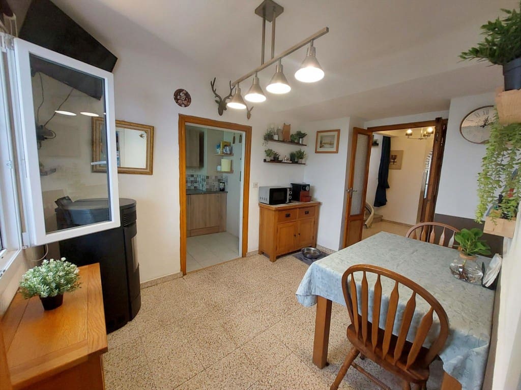 3 makuuhuone Omakotitalo myytävänä paikassa Castillo de Locubin mukana uima-altaan 
autotalli - 64 950 € (Ref: 10027611)