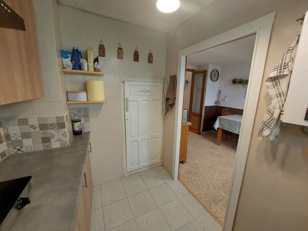 3 makuuhuone Omakotitalo myytävänä paikassa Castillo de Locubin mukana uima-altaan 
autotalli - 64 950 € (Ref: 10027611)