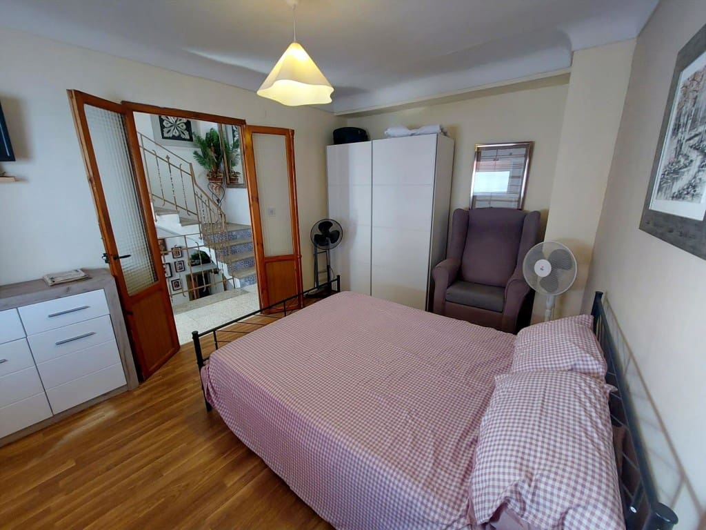 3 makuuhuone Omakotitalo myytävänä paikassa Castillo de Locubin mukana uima-altaan 
autotalli - 64 950 € (Ref: 10027611)